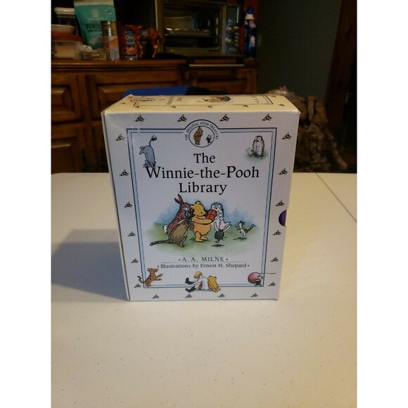 Winnie the Pooh Library - 12 Volume board book Box Set for beginning readers - Picture 1 of 3